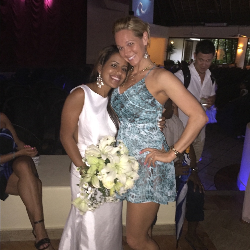 Super cute fit n flare dress.